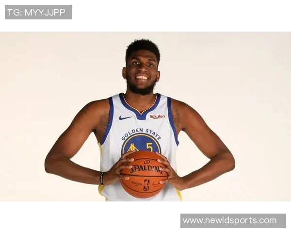 乌布雷拼劲十足全场表现出色贡献17分11板三分命中率高达60